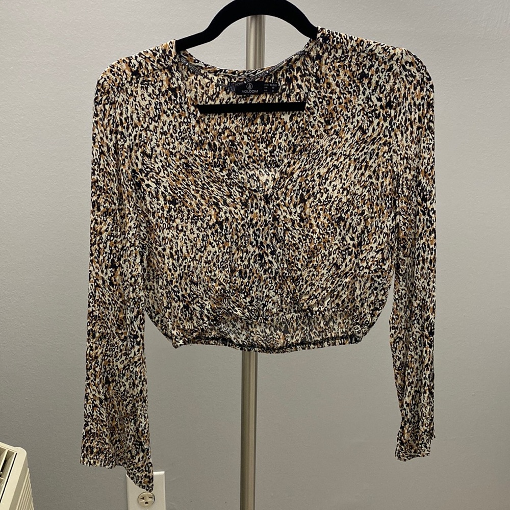 Cropped long sleeve V neck top